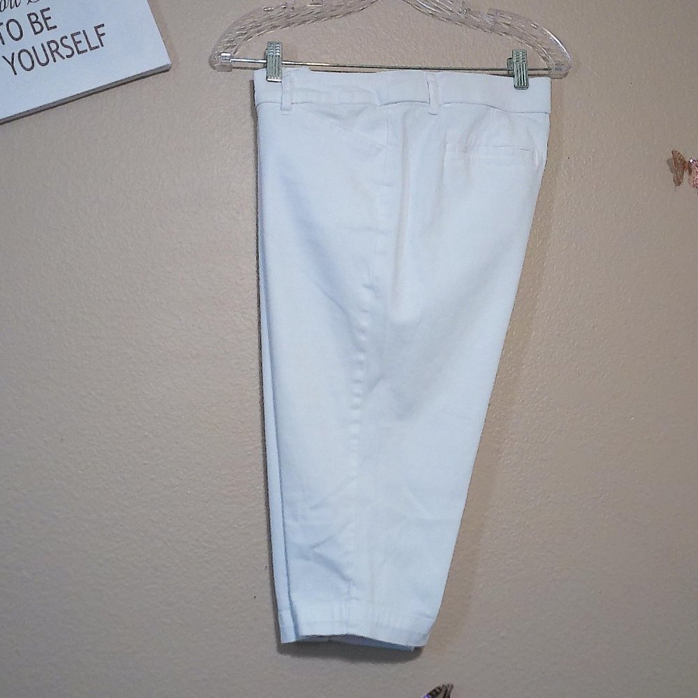 White Capri Petite Pants SZ 12 by St John's Bay